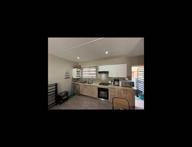2 BEDROOM TOWNHOUSE FOR SALE IN ALBERTSDAL